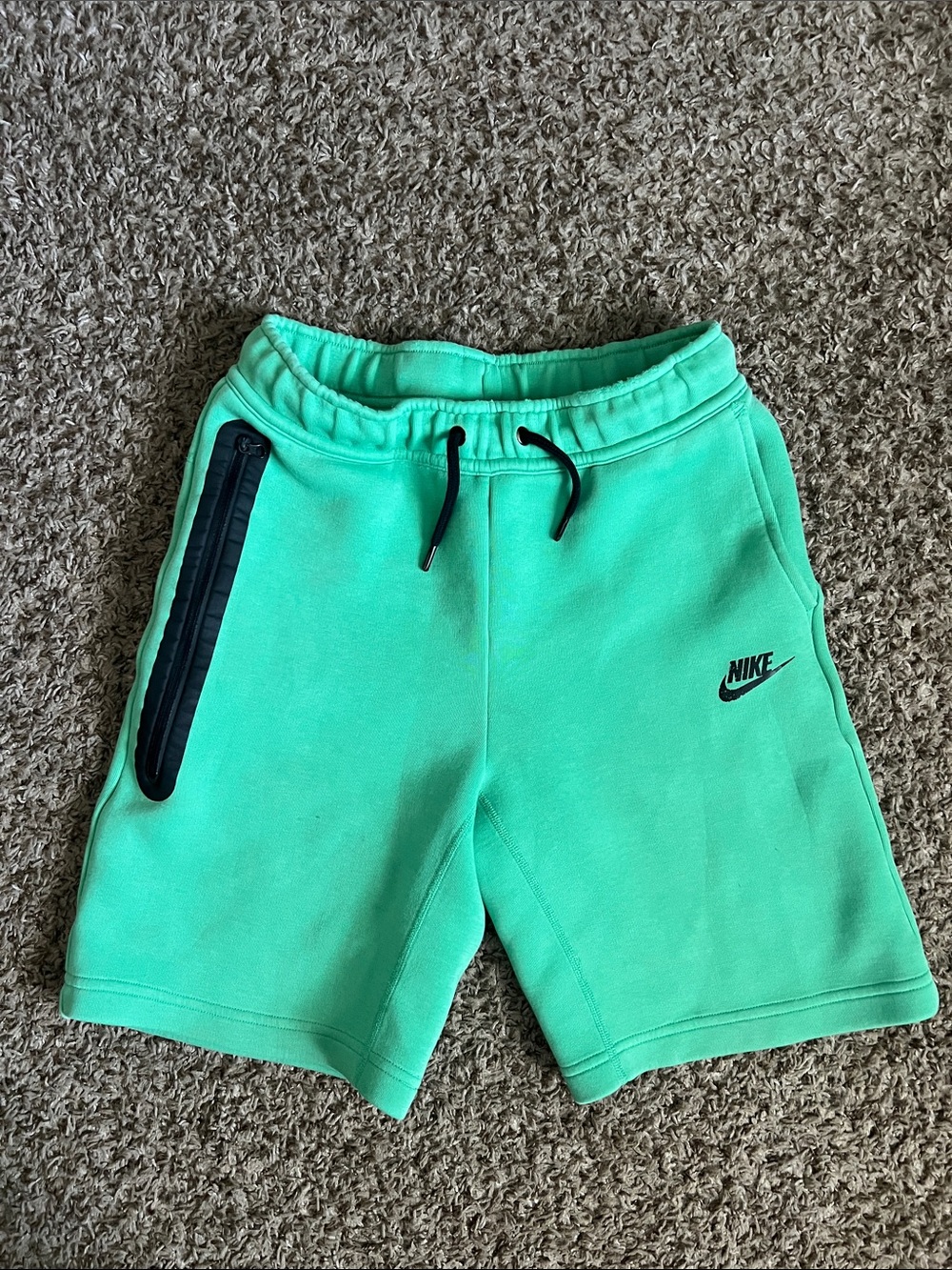 Nike Boys fleece shorts size large